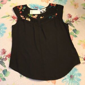 Black Floral Blouse Junior’s Medium